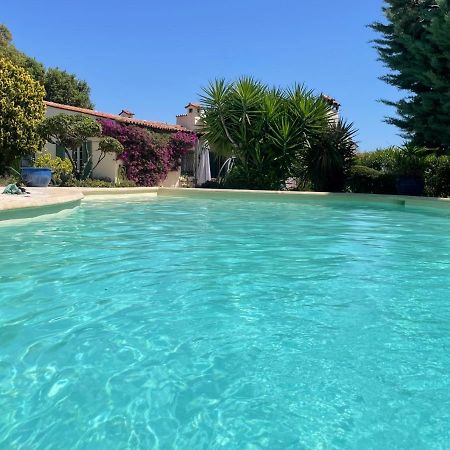Domaine Des Tuilieres Avec Piscine Villa วาลูริส ภายนอก รูปภาพ