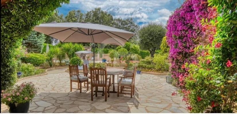 Domaine Des Tuilieres Avec Piscine Villa วาลูริส ภายนอก รูปภาพ