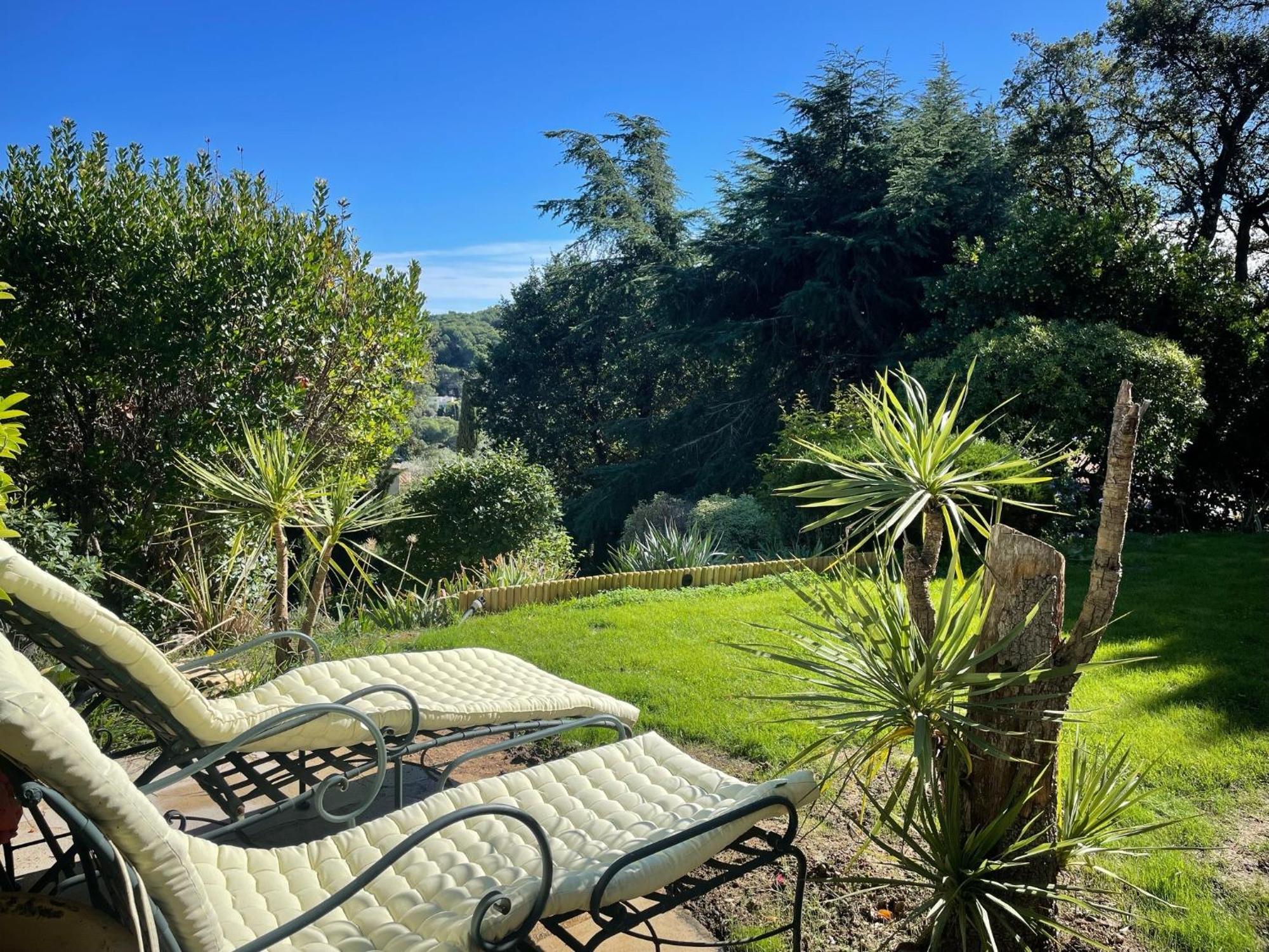 Domaine Des Tuilieres Avec Piscine Villa วาลูริส ภายนอก รูปภาพ
